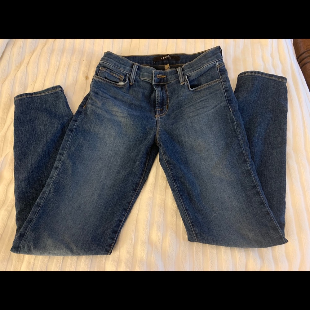 JBrand Midrise Capri Jeans in Blue Code